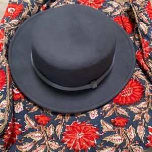 NWOT 100% wool hat, 22”